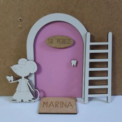 PUERTA DEL RATONCITO PEREZ PINTADA