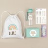 Pack Mi Equipo para el Cole con Petate Arcoíris Soft personalizado + Regalo Marcaprendas